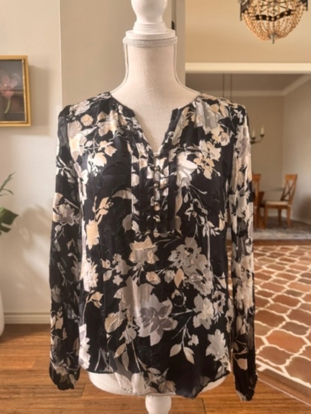 WHBM Black Cream Floral Burnout Velvet Long Sleeve Button Blouse Size SP